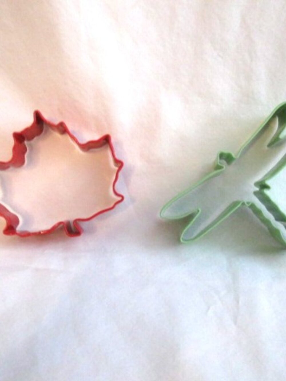 SET OF TWO (2) METAL COOKIE CUTTERS-LEAF & DRAGONFLY